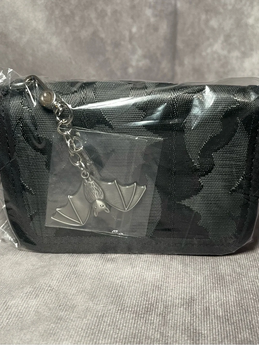 New Harveys Seatbelt Release The Bats Fun Size Wallet FSW